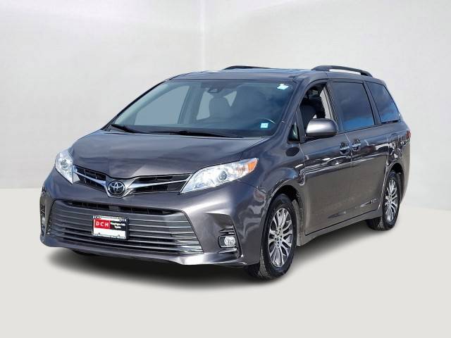 2019 Toyota Sienna XLE FWD photo