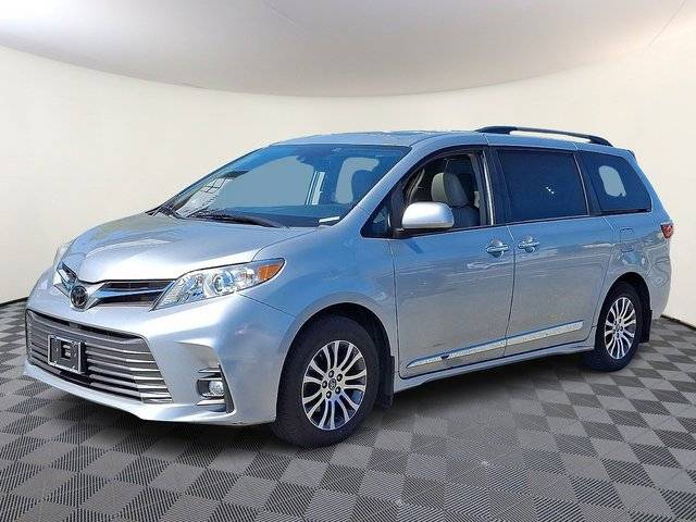 2019 Toyota Sienna XLE FWD photo