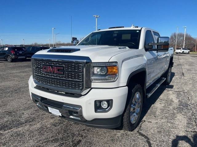 2019 GMC Sierra 2500HD Denali 4WD photo