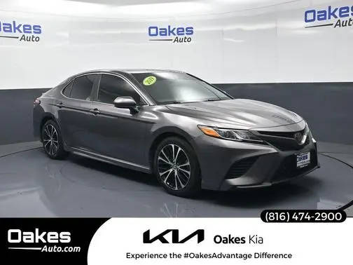 2019 Toyota Camry SE FWD photo