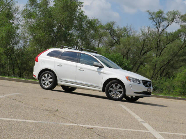 2017 Volvo XC60 Inscription AWD photo