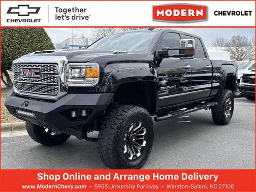 2019 GMC Sierra 2500HD Denali 4WD photo