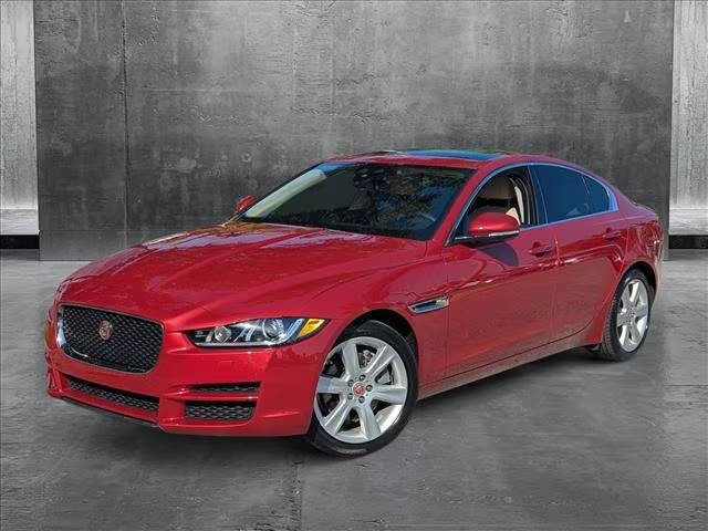 2019 Jaguar XE 25t Premium RWD photo