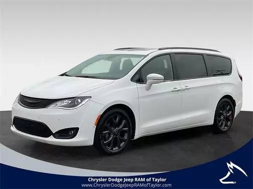 2019 Chrysler Pacifica Minivan Limited FWD photo