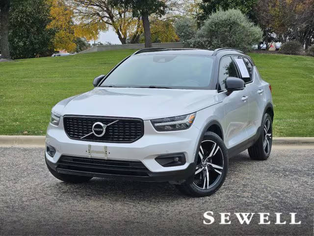 2019 Volvo XC40 R-Design FWD photo