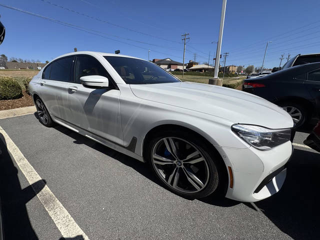 2019 BMW 7 Series 740i RWD photo