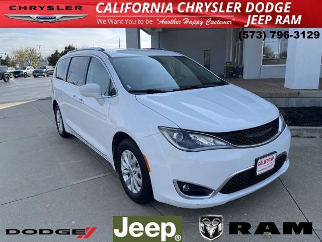 2018 Chrysler Pacifica Minivan Touring L FWD photo