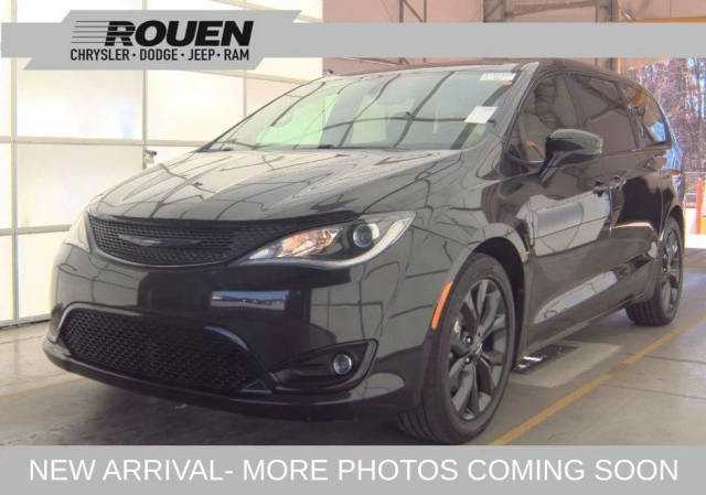 2019 Chrysler Pacifica Minivan Touring Plus FWD photo