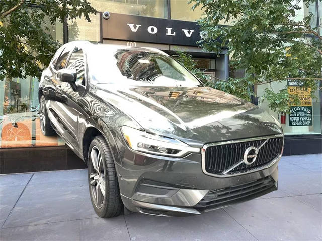 2019 Volvo XC60 Momentum AWD photo