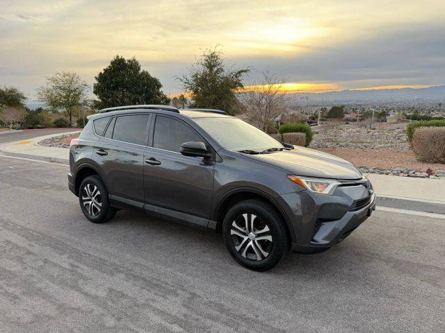2018 Toyota RAV4 LE FWD photo