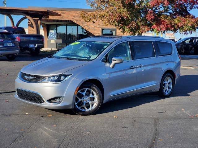 2019 Chrysler Pacifica Minivan Limited FWD photo