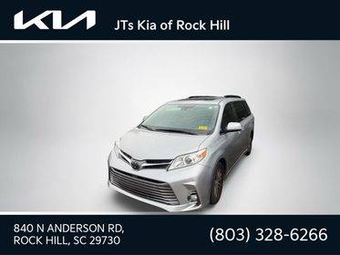 2019 Toyota Sienna XLE FWD photo
