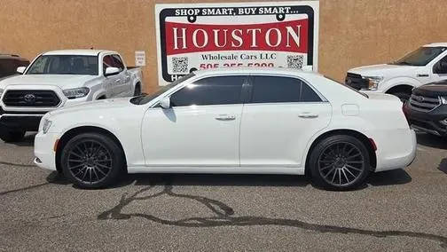 2019 Chrysler 300 Touring RWD photo