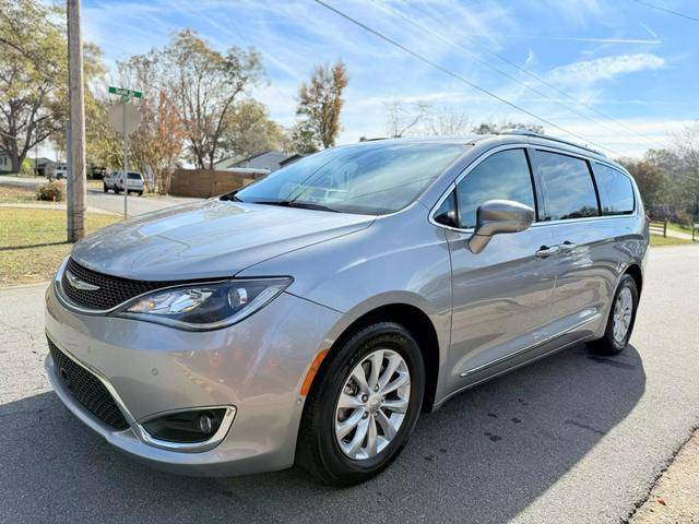 2018 Chrysler Pacifica Minivan Touring L FWD photo