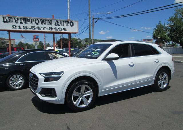 2019 Audi Q8 Premium AWD photo