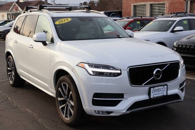 2019 Volvo XC90 Momentum AWD photo