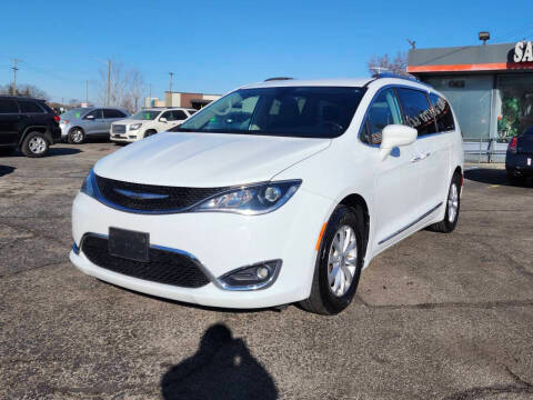 2018 Chrysler Pacifica Minivan Touring L FWD photo