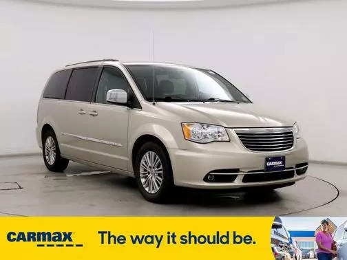 2015 Chrysler Town and Country Touring-L FWD photo