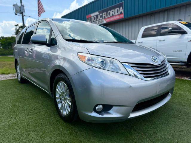 2015 Toyota Sienna XLE FWD photo