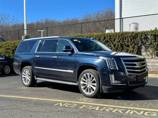 2019 Cadillac Escalade ESV Luxury 4WD photo