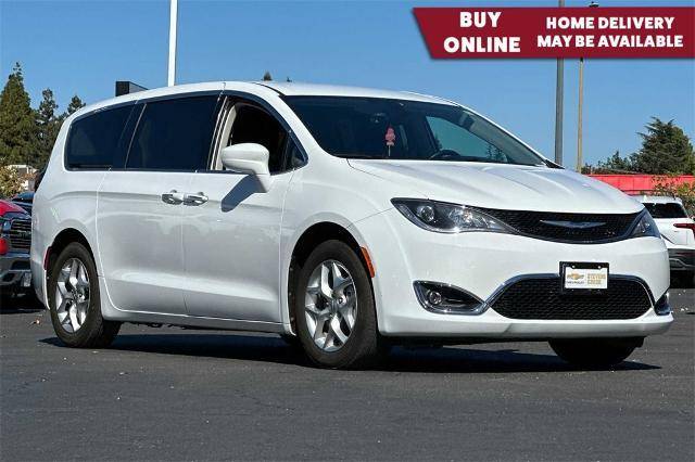 2019 Chrysler Pacifica Minivan Touring Plus FWD photo