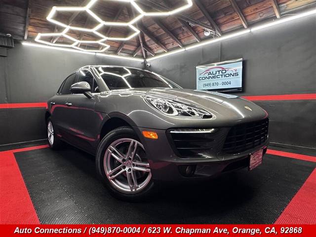 2018 Porsche Macan  AWD photo