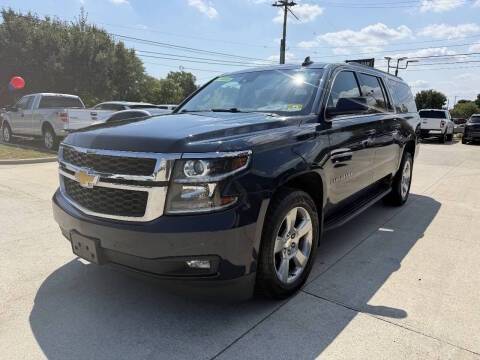 2019 Chevrolet Suburban LT 4WD photo