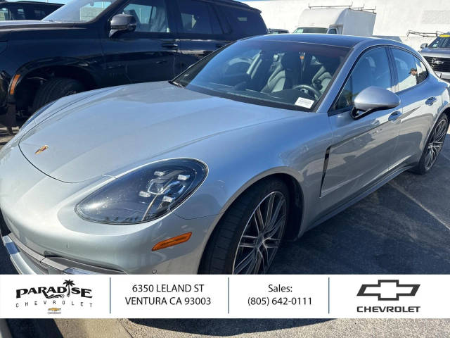 2018 Porsche Panamera  RWD photo