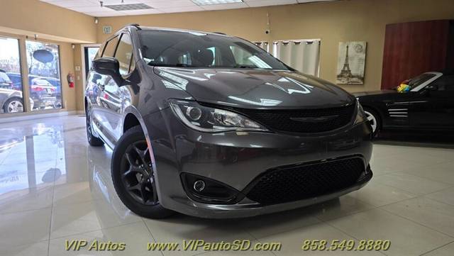 2019 Chrysler Pacifica Minivan Touring L FWD photo