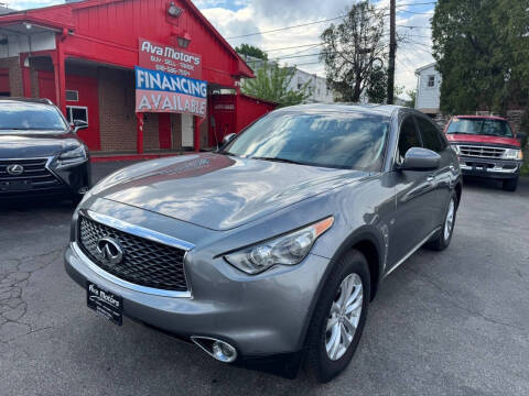 2017 Infiniti QX70 RWD photo