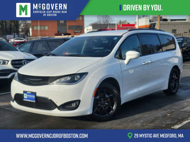 2019 Chrysler Pacifica Minivan Touring L FWD photo