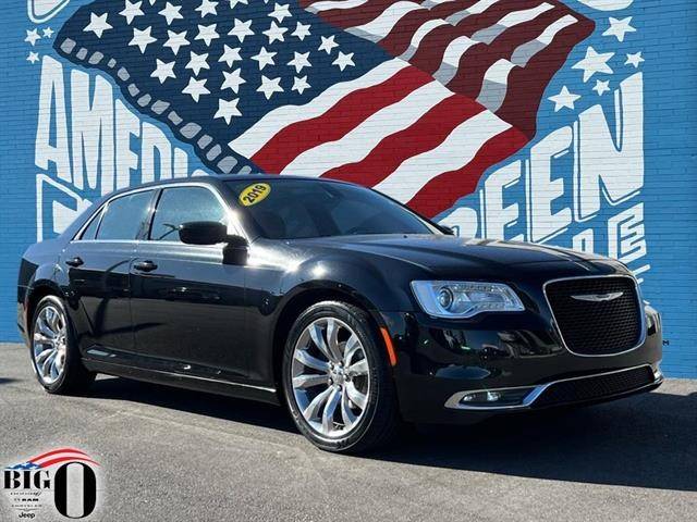 2019 Chrysler 300 Touring L RWD photo
