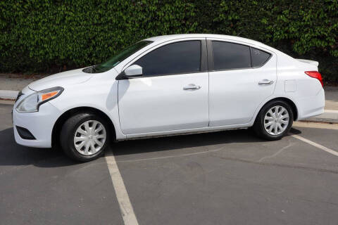2018 Nissan Versa SV FWD photo