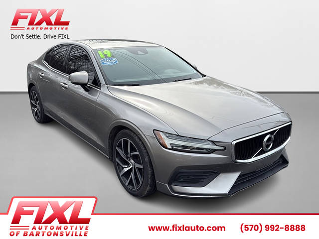 2019 Volvo S60 Momentum AWD photo