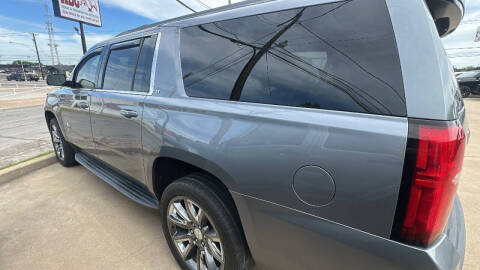 2019 Chevrolet Suburban LT RWD photo