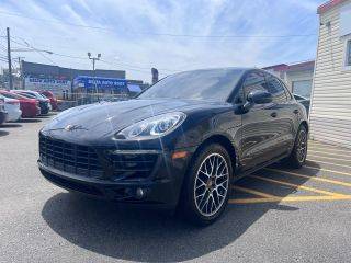2018 Porsche Macan  AWD photo