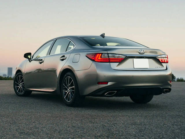 2016 Lexus ES  FWD photo