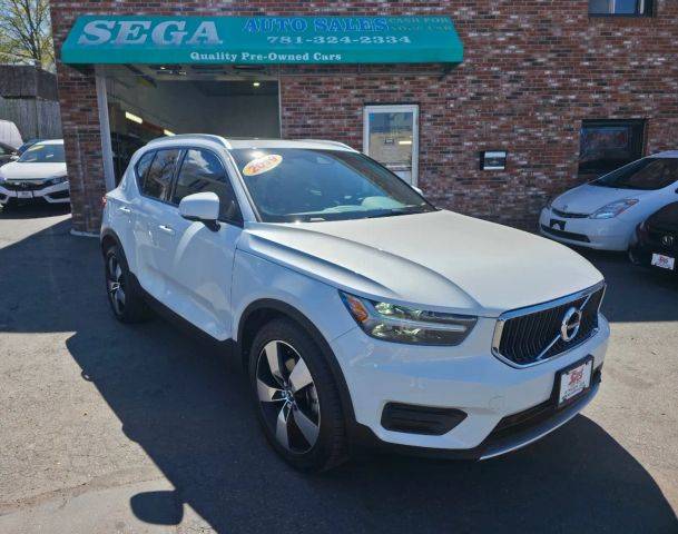 2019 Volvo XC40 Momentum AWD photo