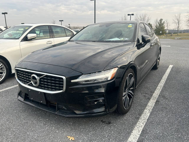 2019 Volvo S60 R-Design AWD photo