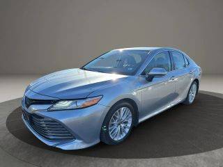2019 Toyota Camry Hybrid XLE FWD photo