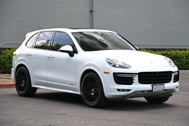 2016 Porsche Cayenne GTS AWD photo