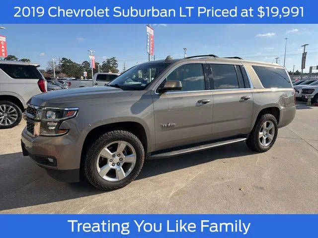 2019 Chevrolet Suburban LT RWD photo