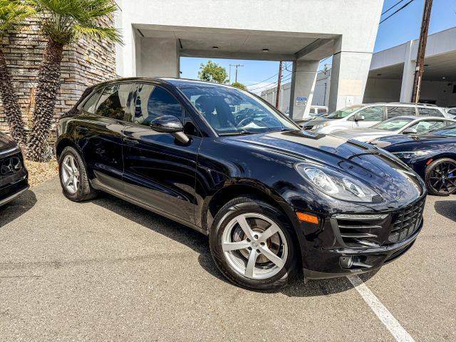 2018 Porsche Macan AWD photo