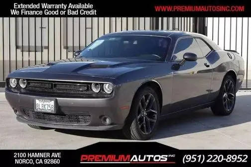 2019 Dodge Challenger SXT RWD photo