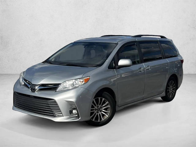 2019 Toyota Sienna XLE FWD photo