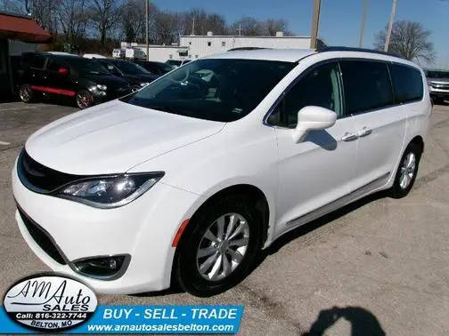 2018 Chrysler Pacifica Minivan Touring L FWD photo