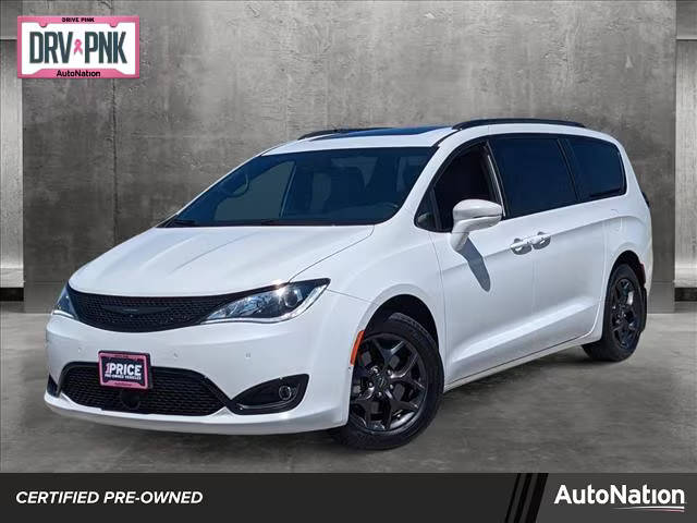 2019 Chrysler Pacifica Minivan Limited FWD photo