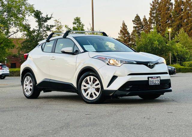 2019 Toyota C-HR LE FWD photo