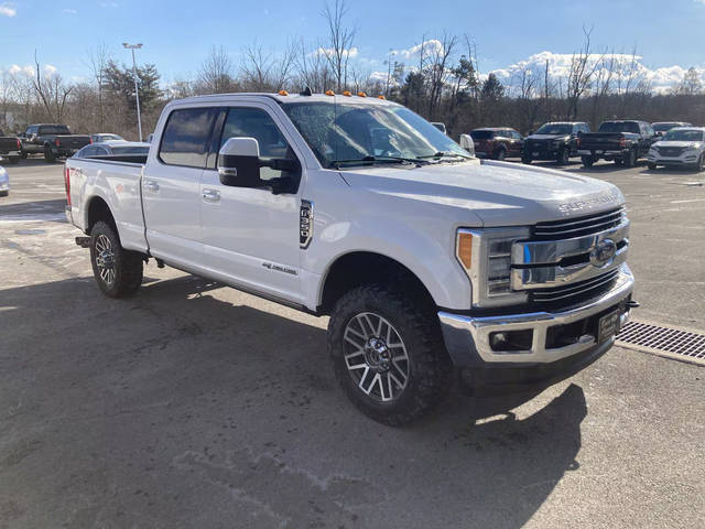 2019 Ford F-350 Super Duty LARIAT 4WD photo