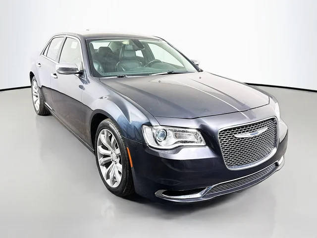 2018 Chrysler 300 Limited RWD photo